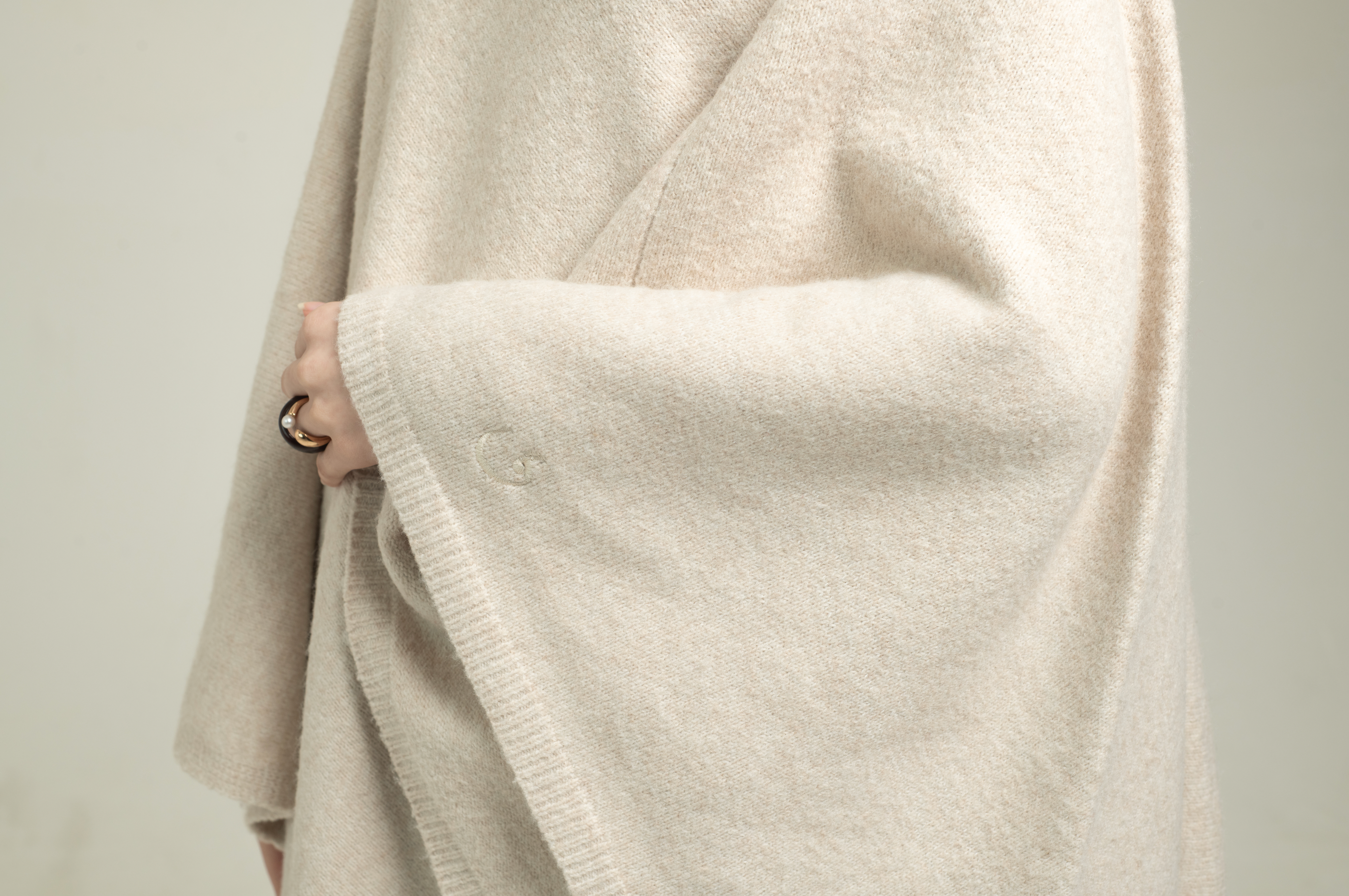 Brushed knit cape - Beige